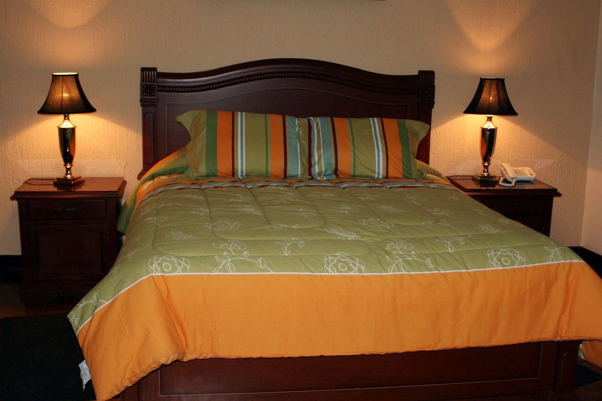 Hostal Patrimonio - Потоси Экстерьер фото