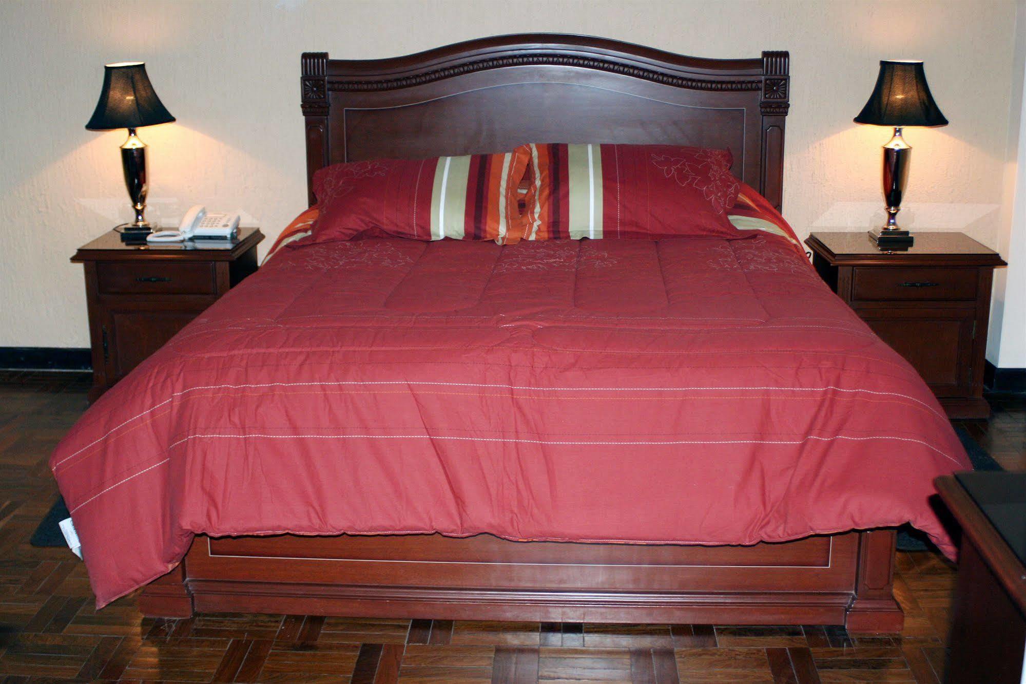 Hostal Patrimonio - Потоси Экстерьер фото